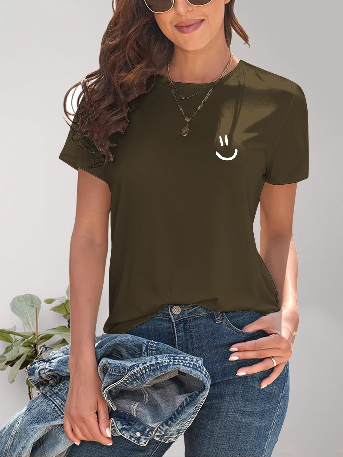 Brown smile graphic t-shirt with denim