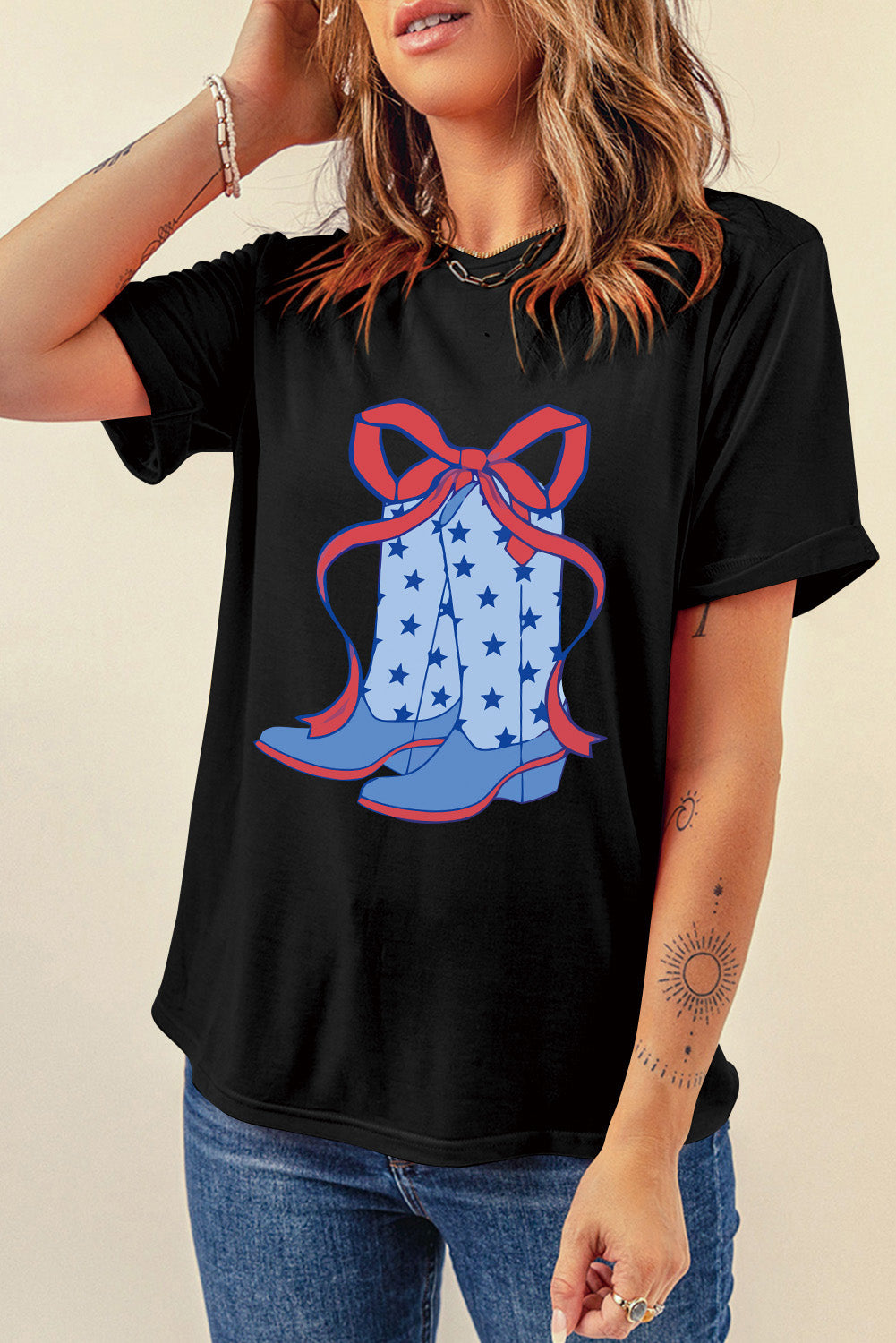 Black T-shirt with boot graphic and round neck