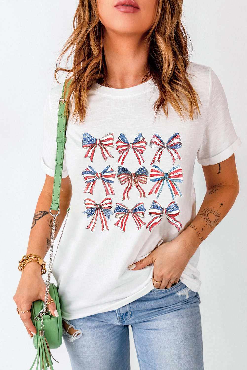 White T-shirt with bow graphic, round neck, short sleeves