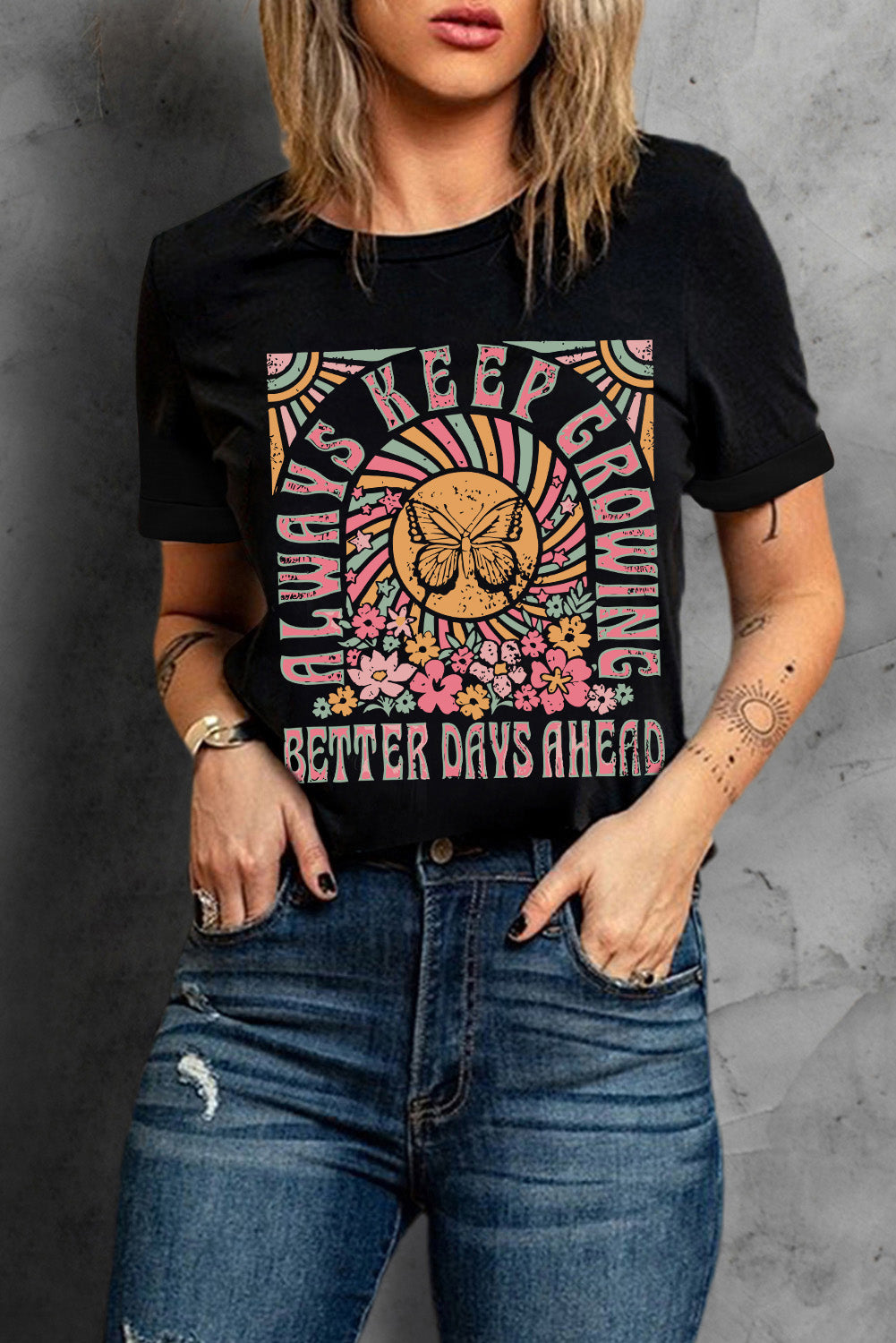 Round neck T-shirt featuring floral graphic