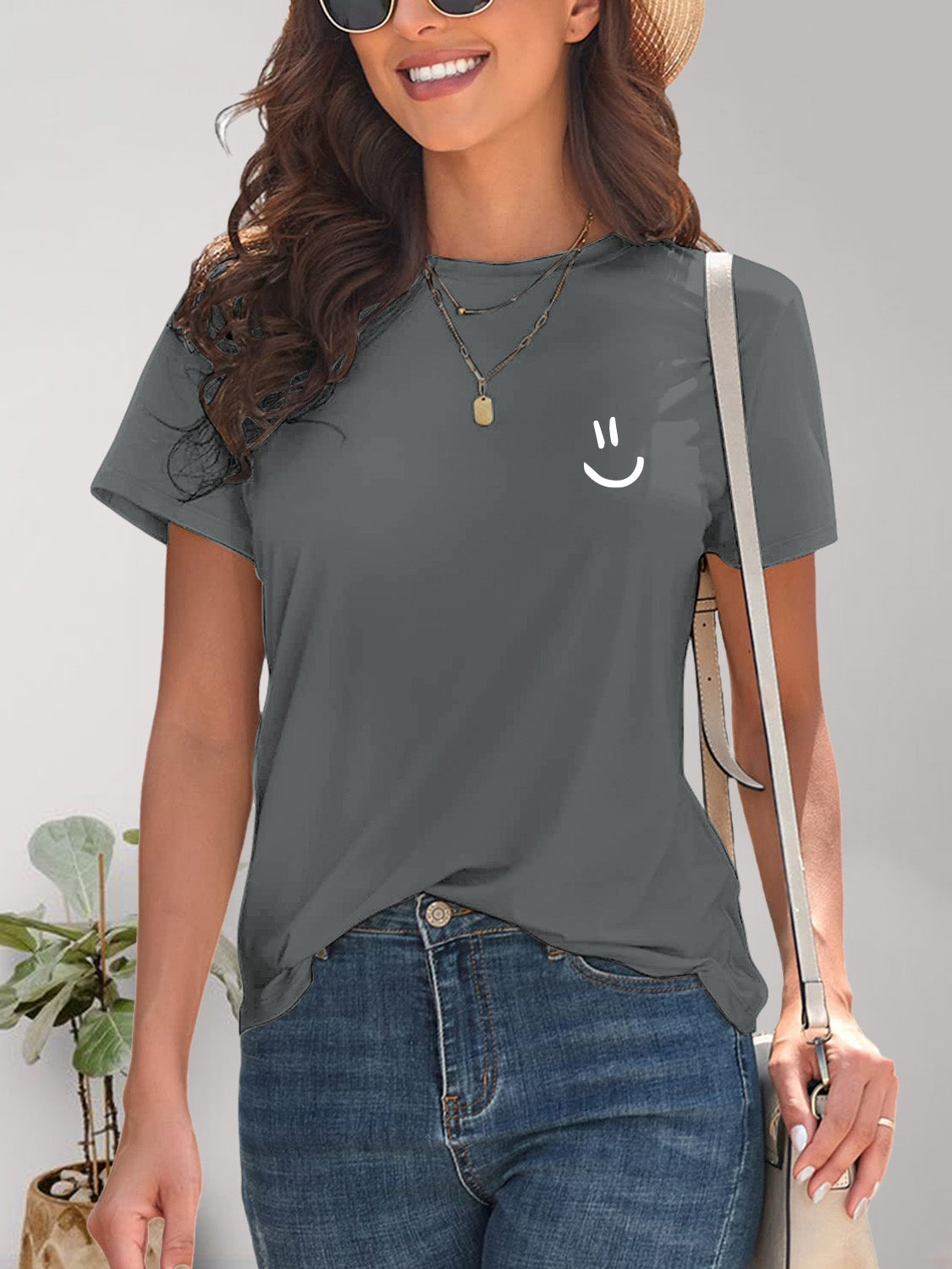 Gray smile graphic round neck short sleeve t-shirt