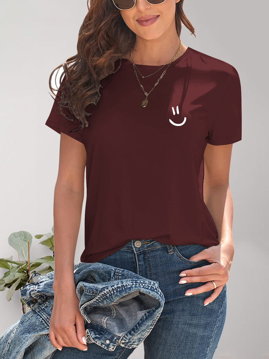 Maroon smile graphic round neck short sleeve t-shirt