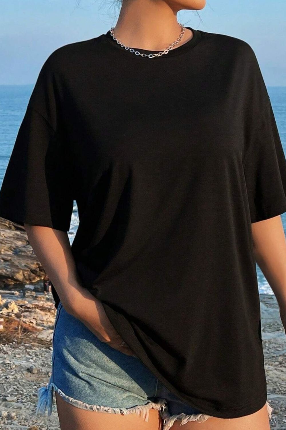Casual black T-shirt with round neck design