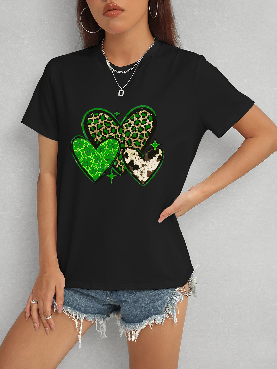 Black heart round neck short sleeve t-shirt