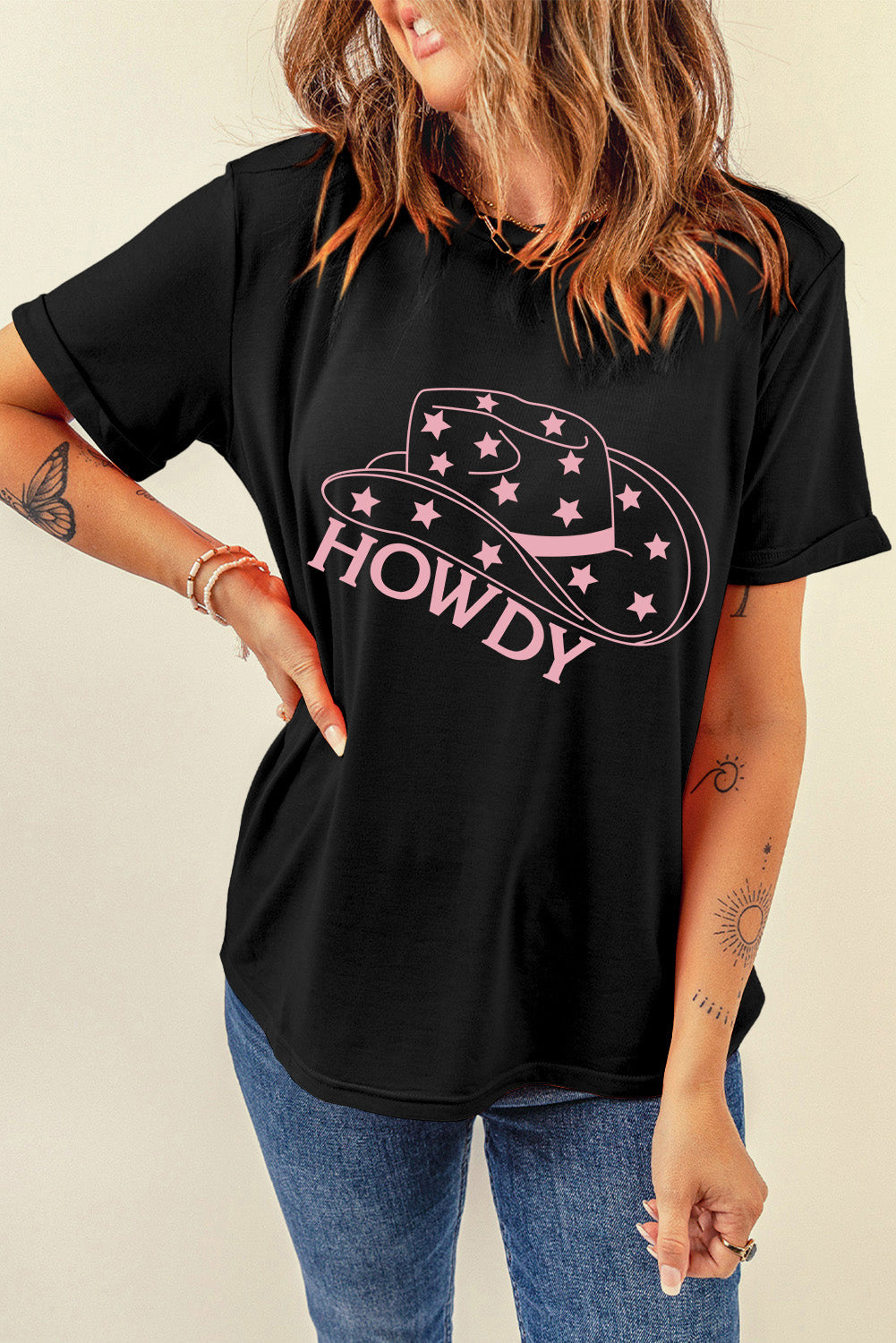 Trendy black t-shirt with HOWDY and pink cowboy hat print