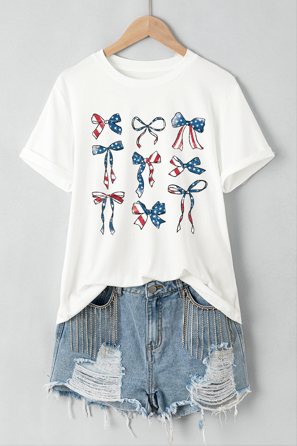 T-shirt with bow prints paired with denim shorts.