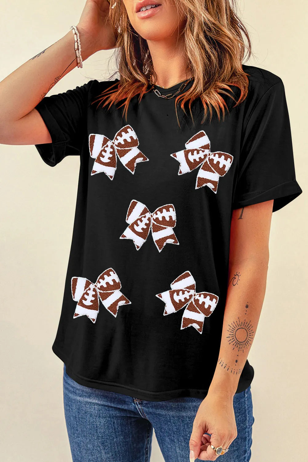 Round neck T-shirt featuring bow pattern