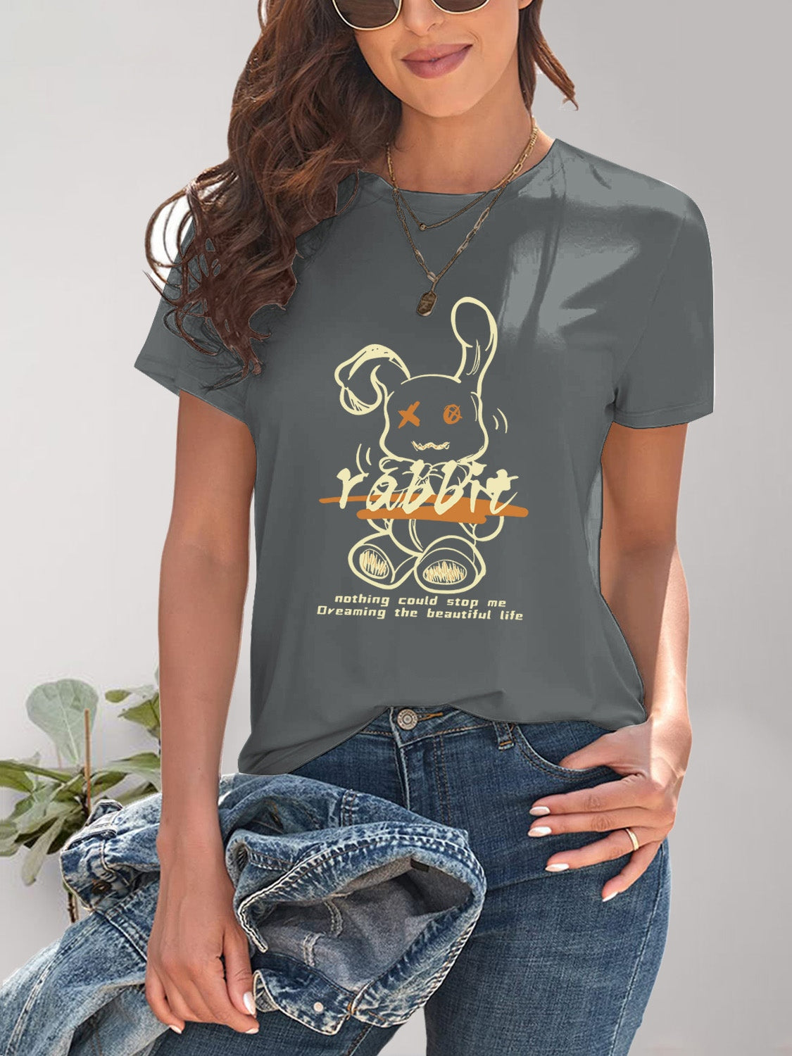 Gray rabbit graphic round neck short sleeve t-shirt
