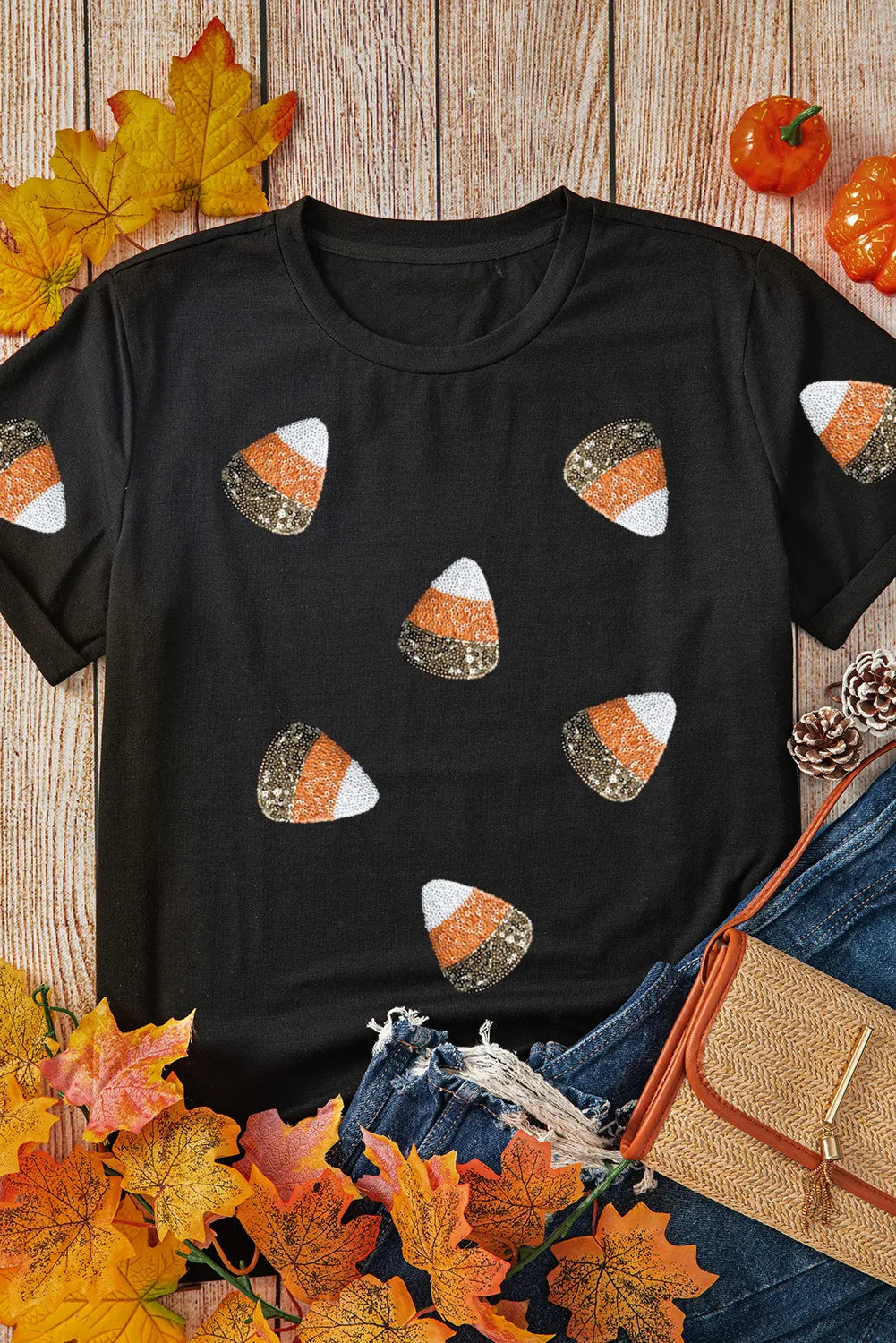 T-Shirt mit Rundhalsausschnitt und kurzen Ärmeln und Pailletten