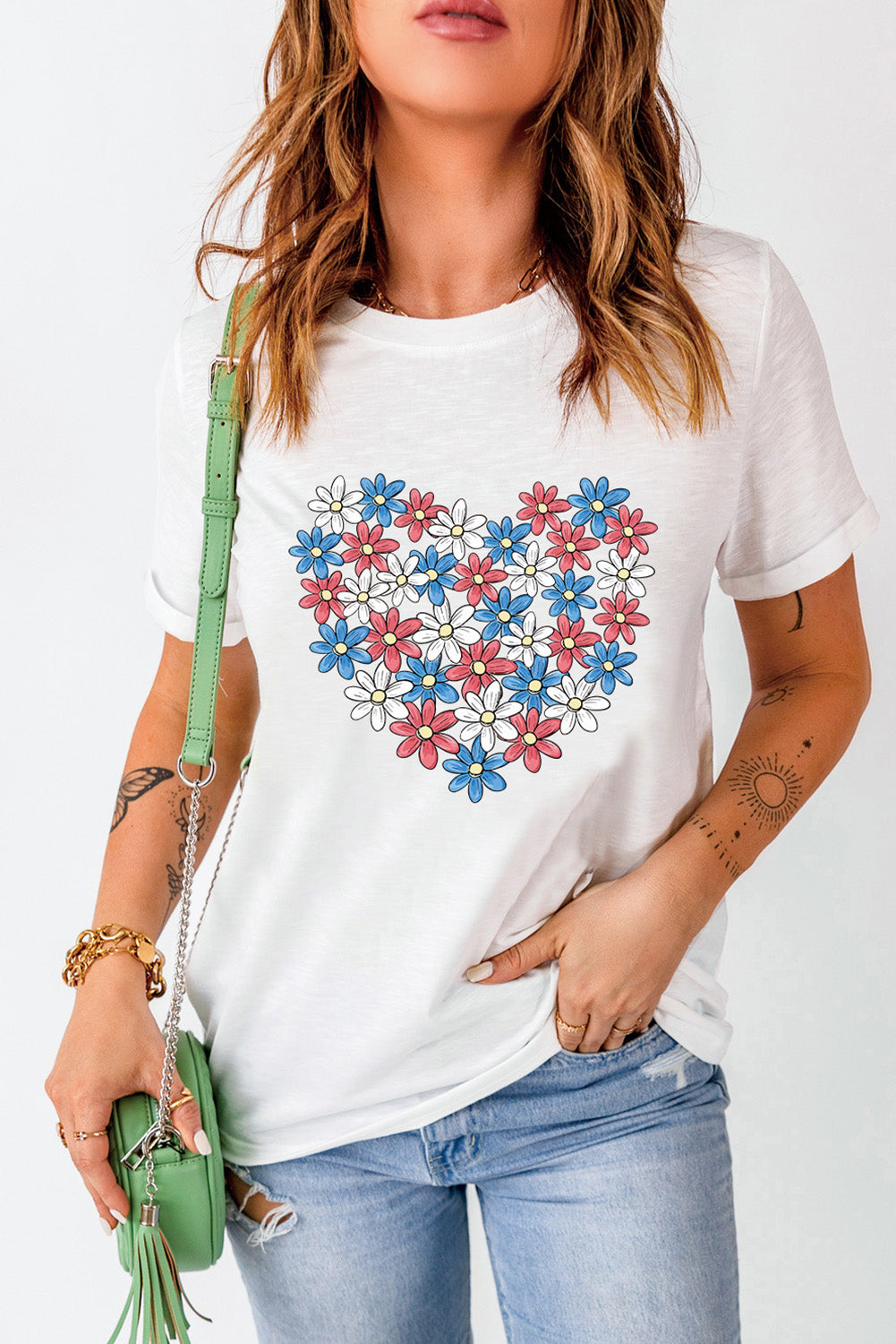 Flower graphic T-shirt with round neck and short sleeves.