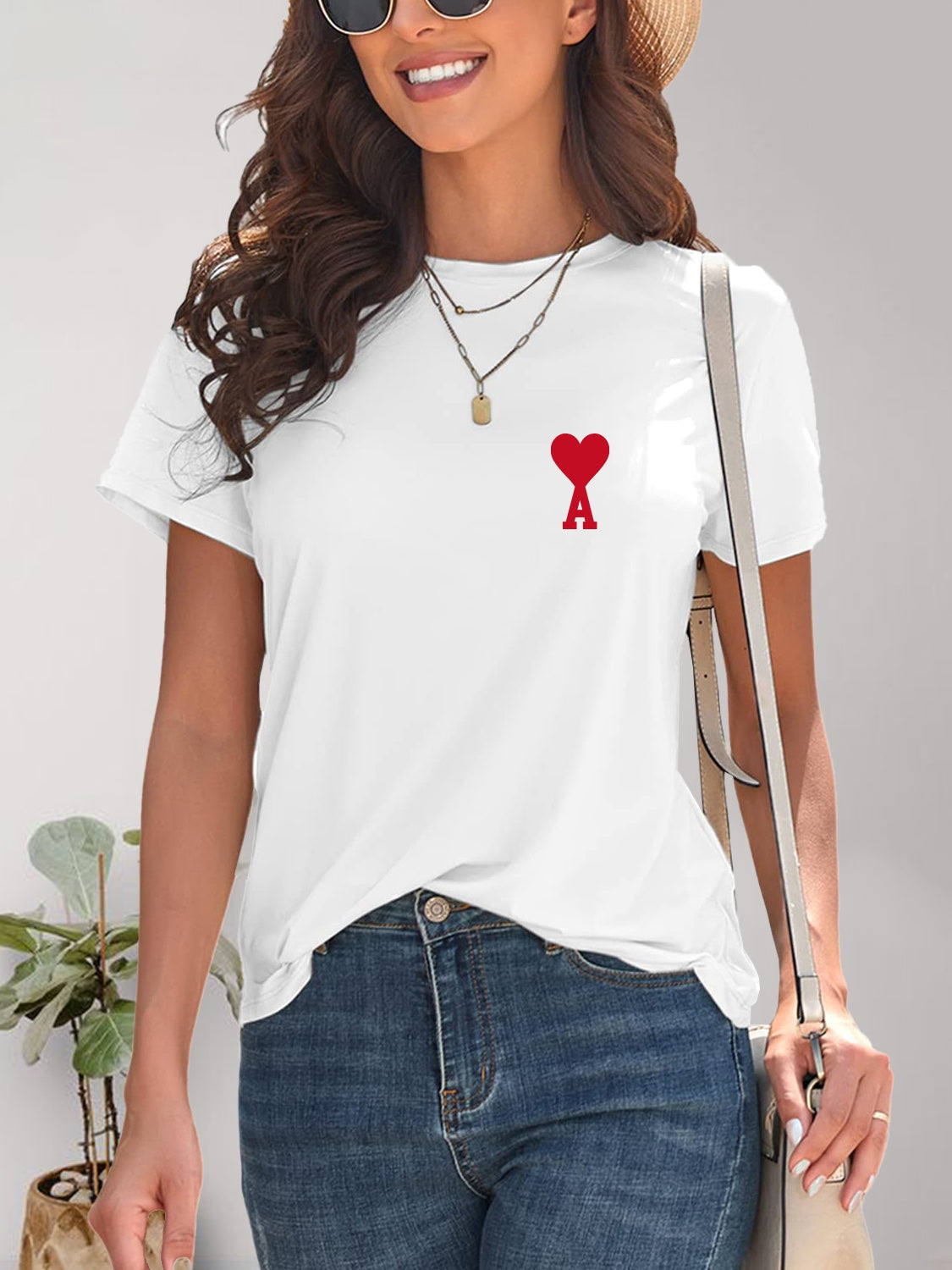 White heart round neck short sleeve t-shirt styled