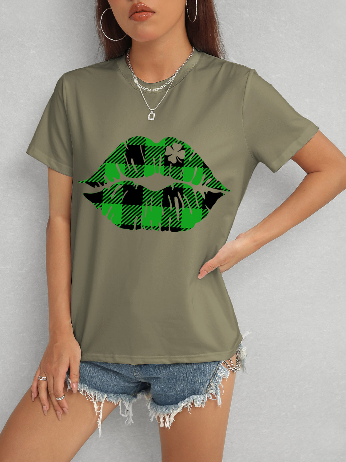 Olive plaid lip graphic round neck t-shirt