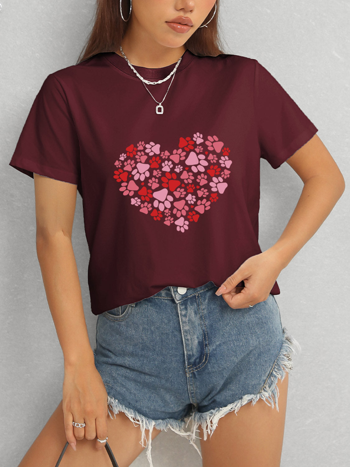 Burgundy heart round neck short sleeve t-shirt