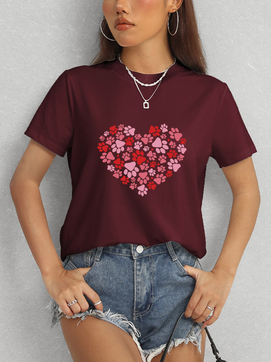 Burgundy heart round neck short sleeve t-shirt