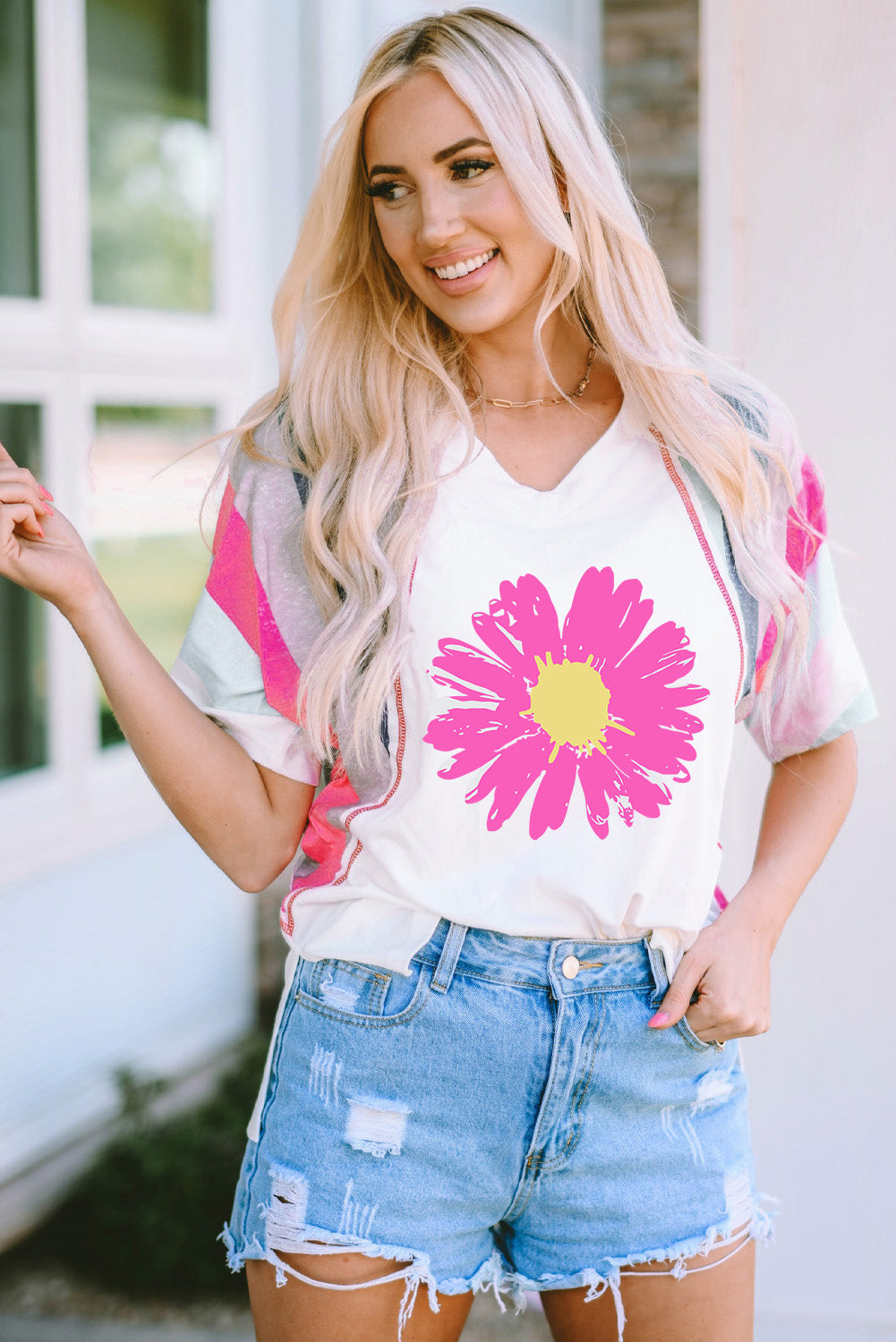 Stylish Daisy Graphic V-Neck T-Shirt for summer
