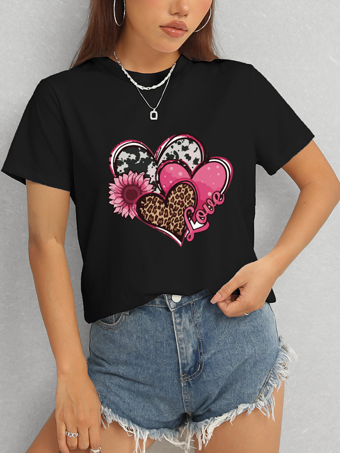 Black heart round neck short sleeve t-shirt with love design