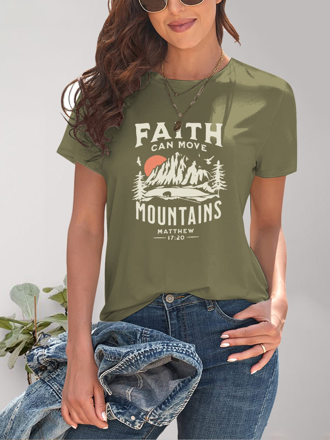 Green graphic round neck short sleeve t-shirt