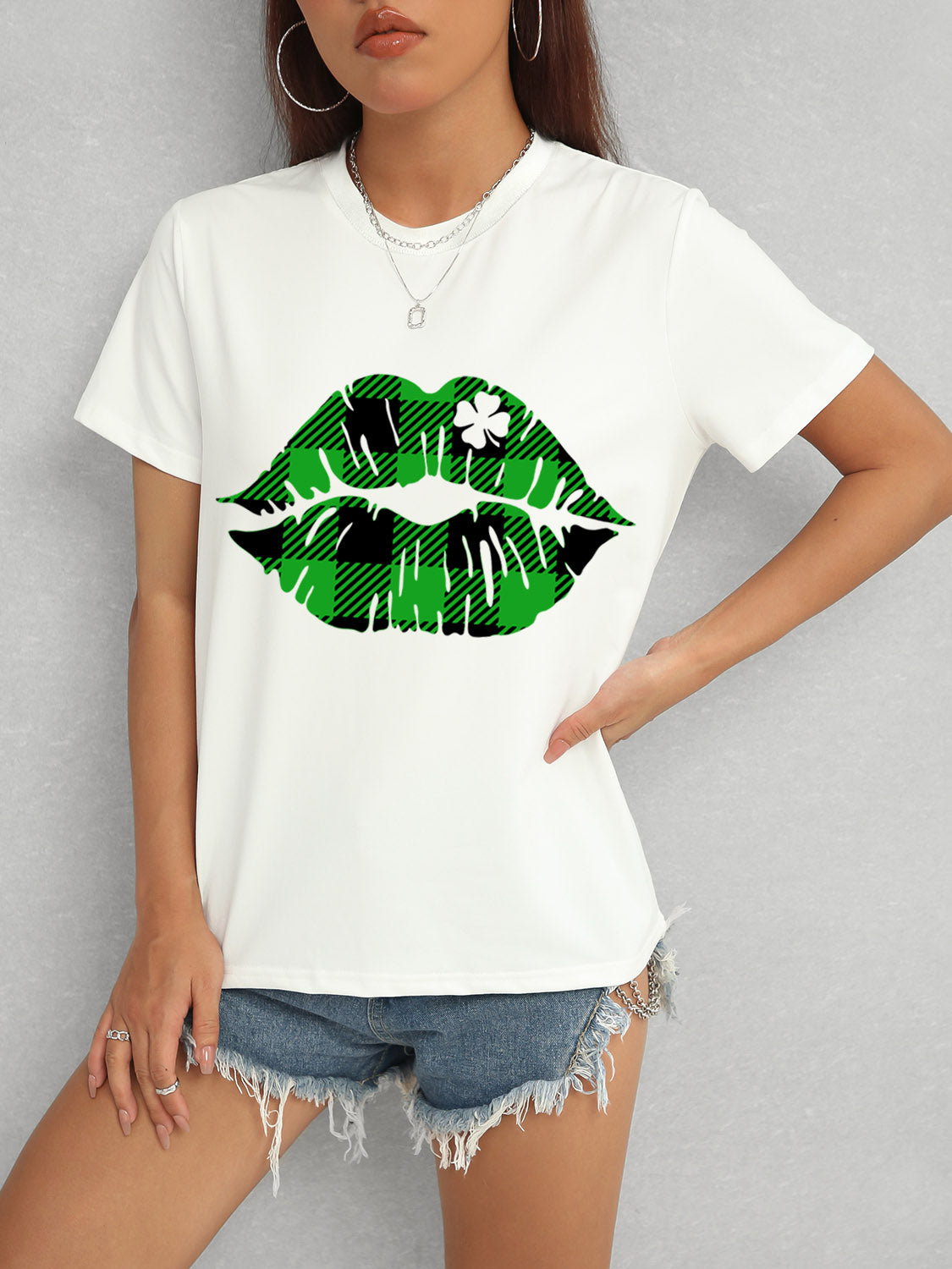 White plaid lip graphic round neck t-shirt