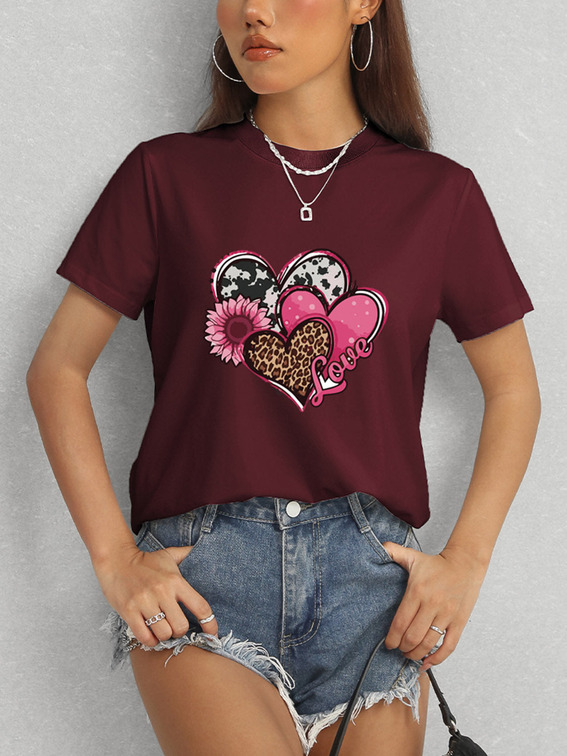 Maroon t-shirt with heart and love motif, round neck