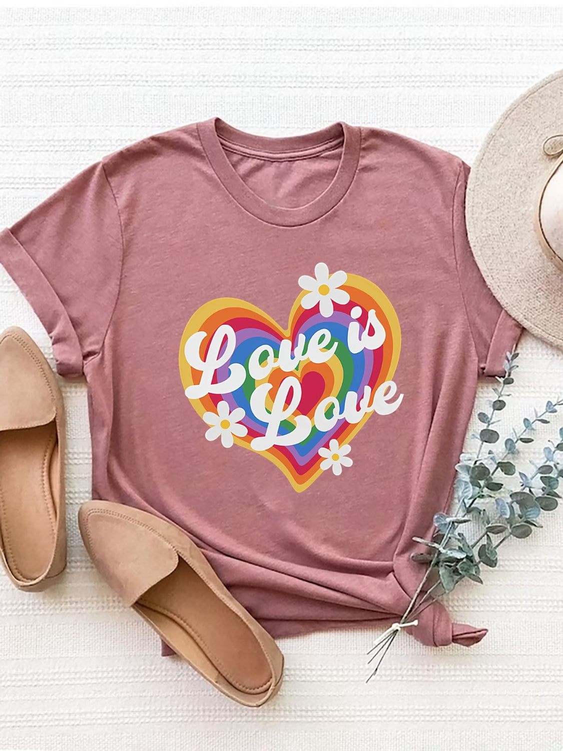 Pink graphic round neck short sleeve T-shirt with heart design