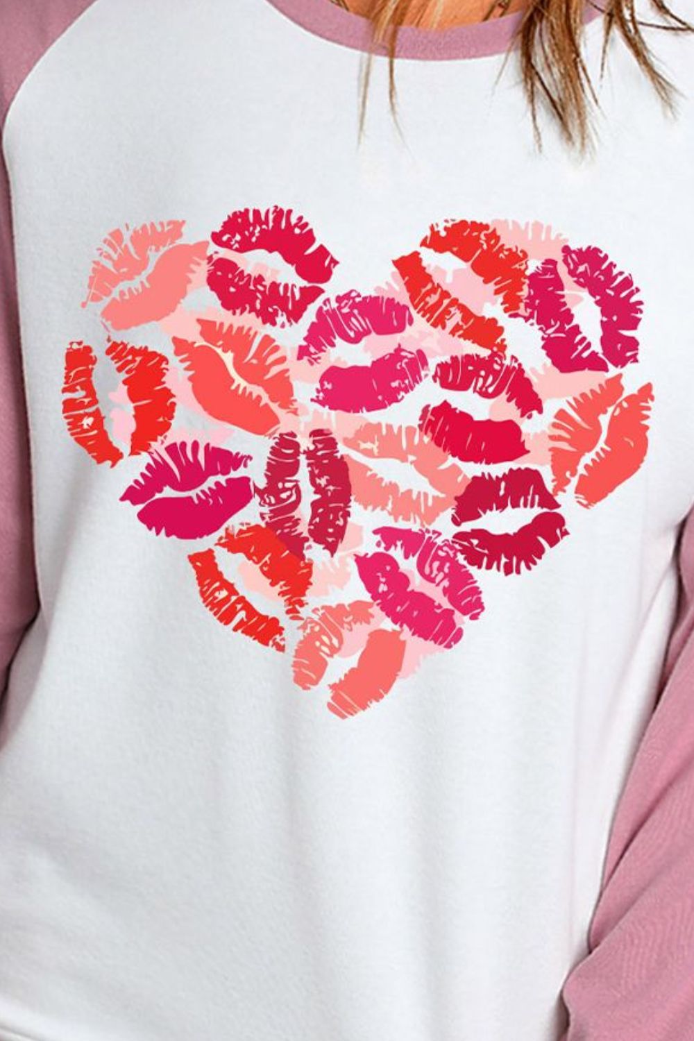 Heart-shaped lip graphic on round neck long sleeve T-shirt