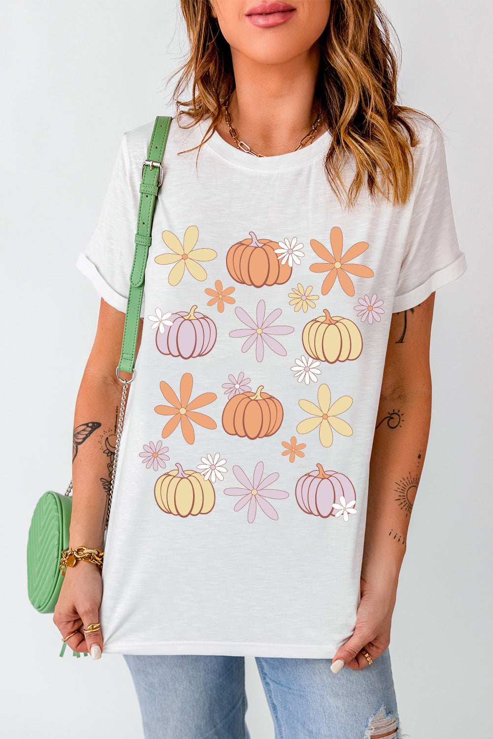 Pumpkin & Flower T-Shirt with round neck and short sleeves.