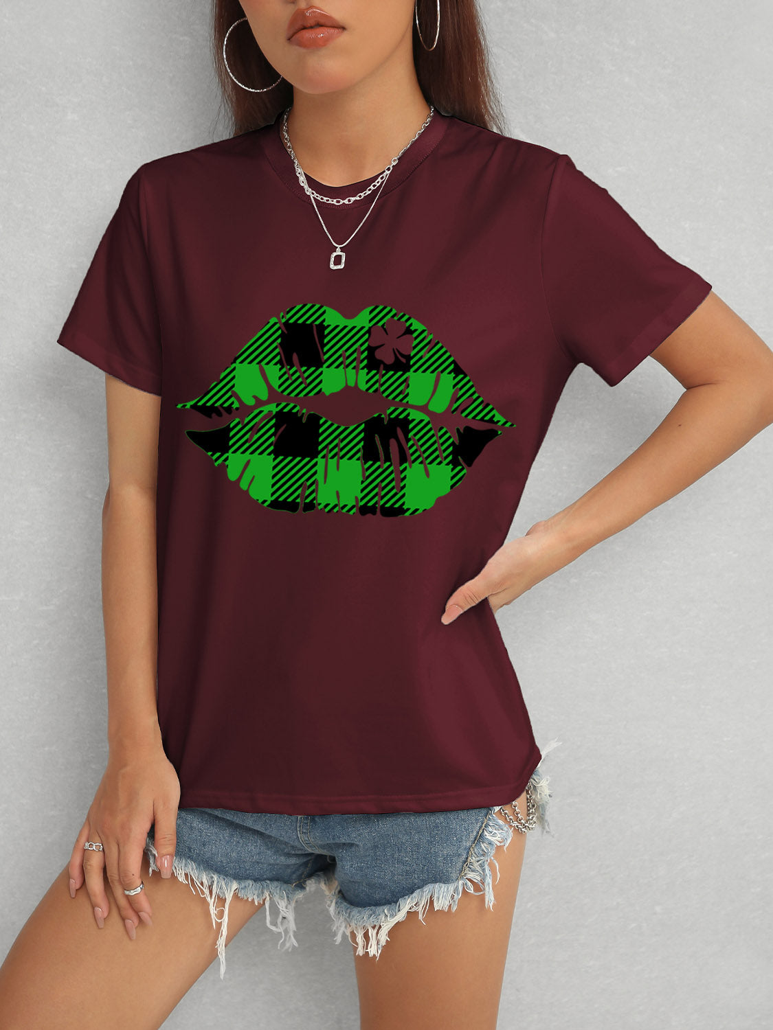 Burgundy plaid lip graphic round neck t-shirt