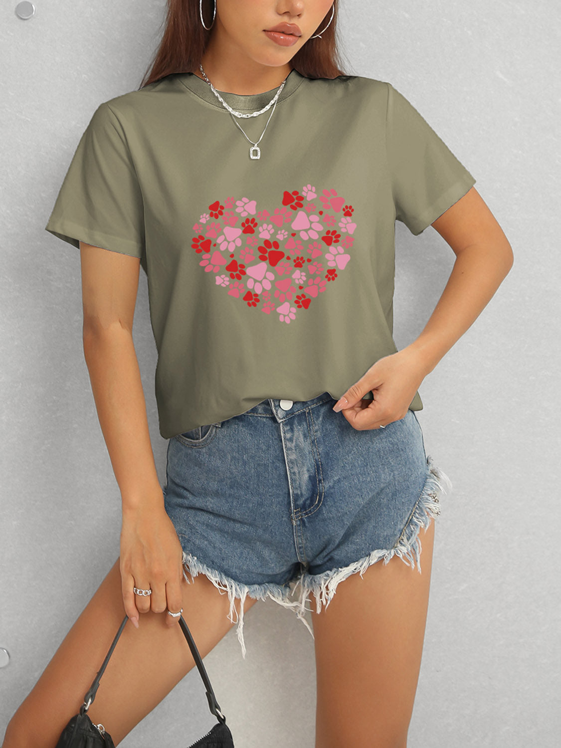 Olive heart round neck short sleeve t-shirt