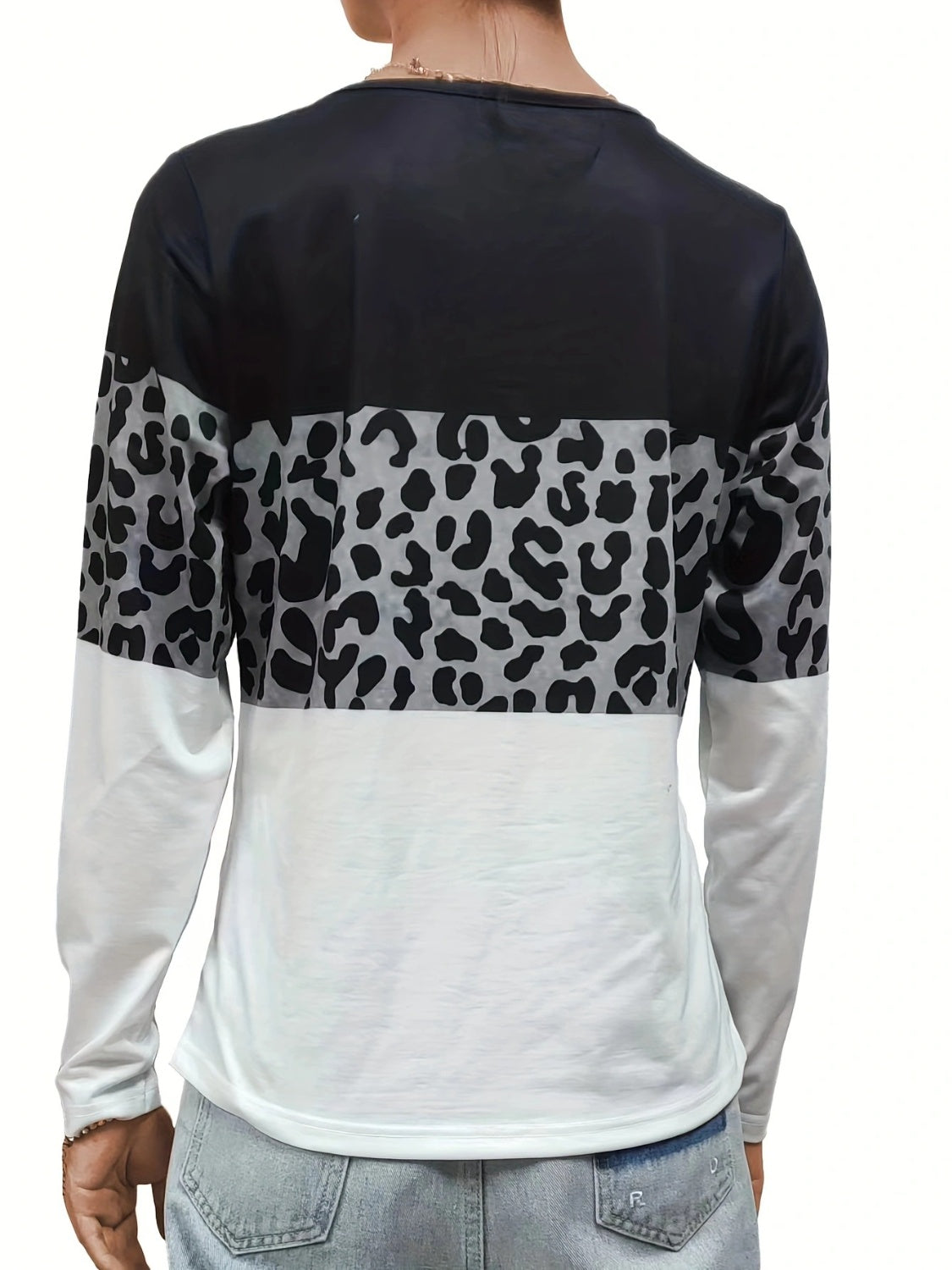 Langärmliges T-Shirt mit überkreuzten Farbblockdesigns