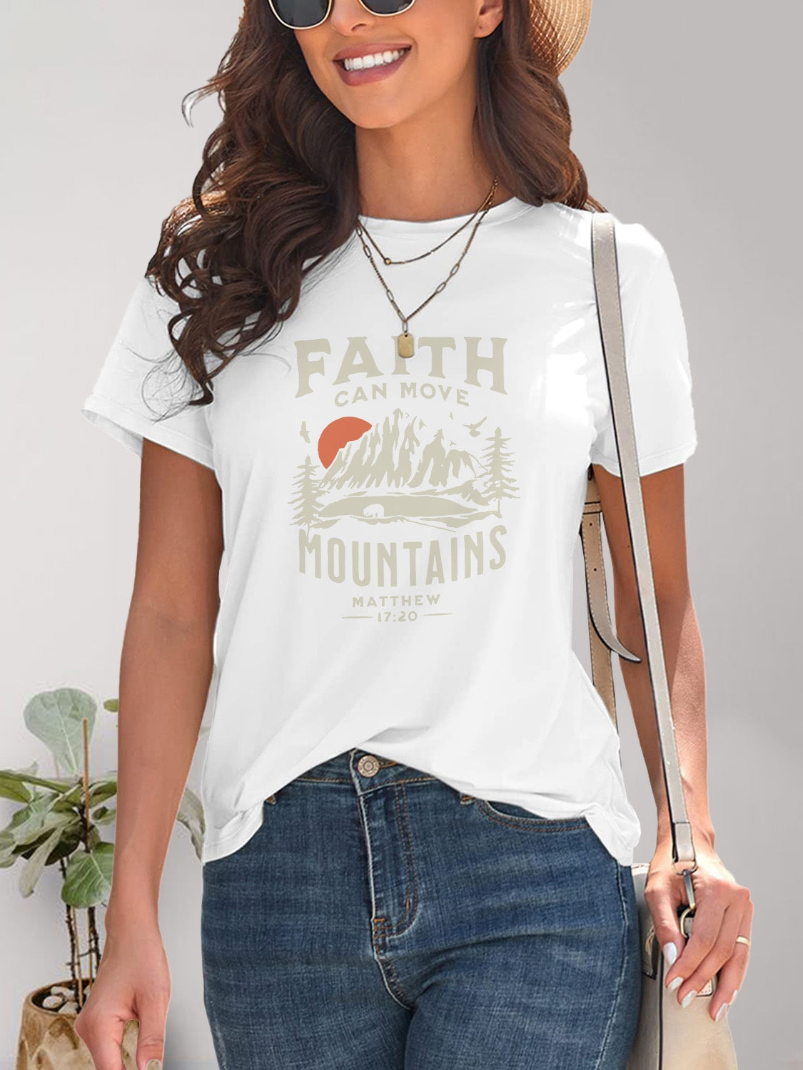 White graphic round neck short sleeve t-shirt