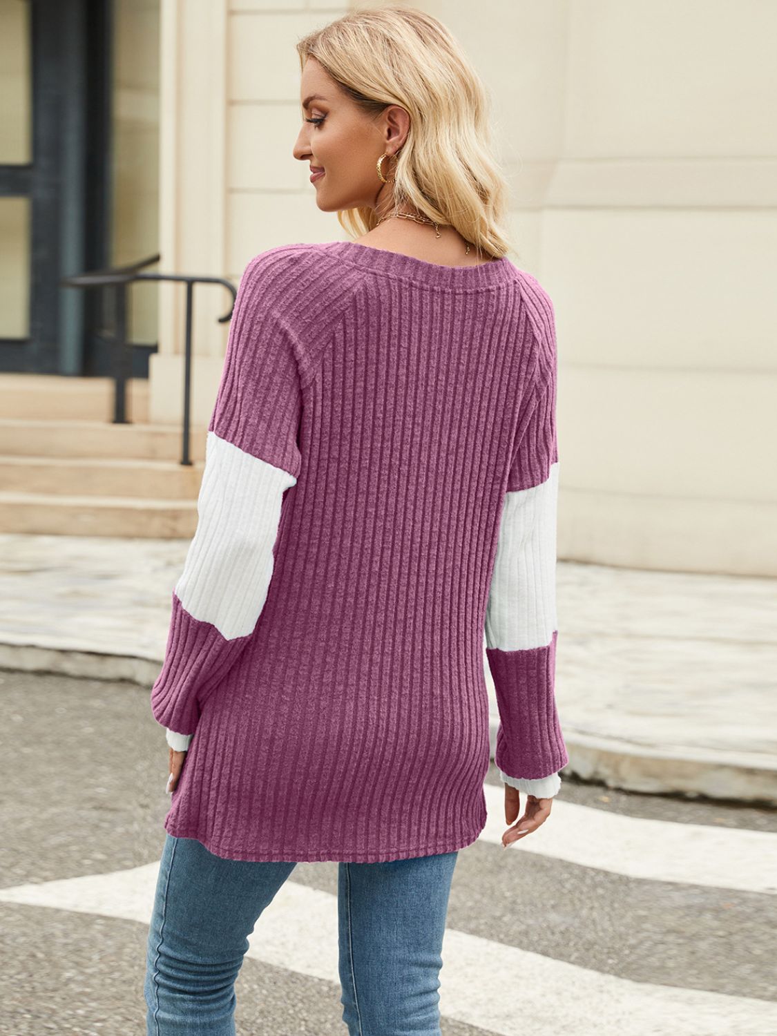Black color block V-neck long sleeve T-shirt outdoor look