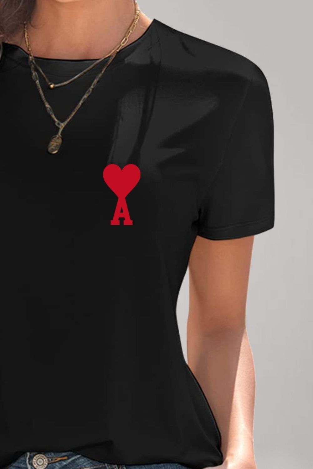 Black heart round neck short sleeve t-shirt styled
