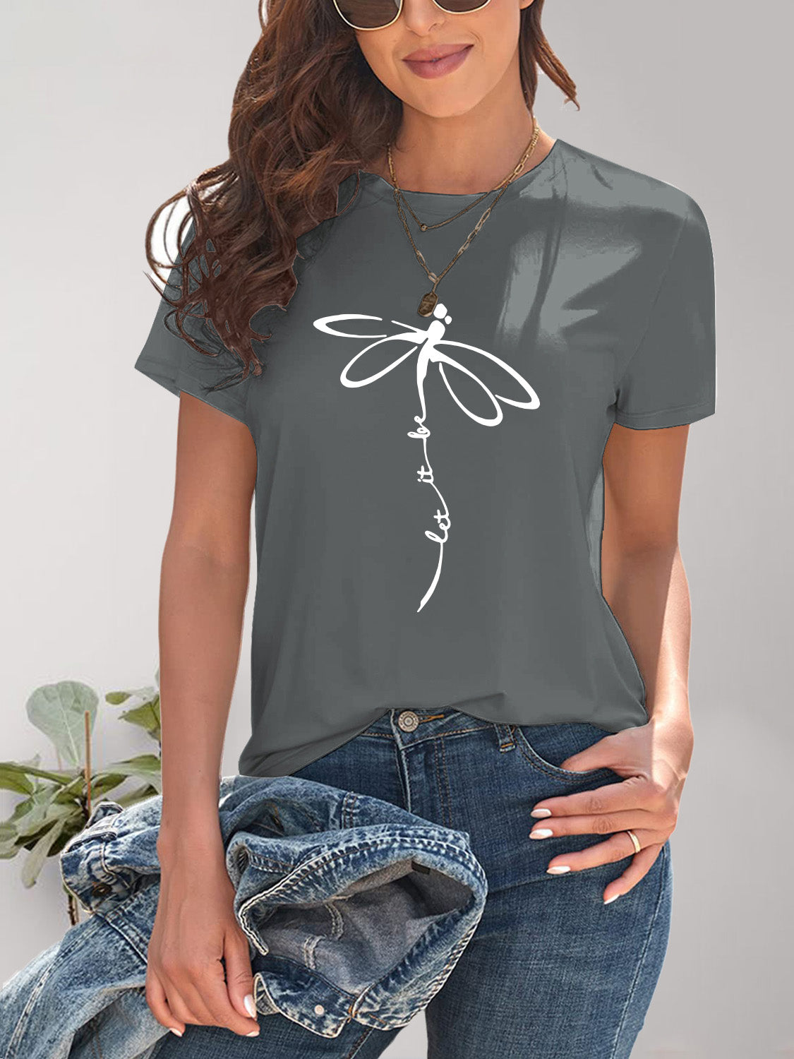 Gray dragonfly graphic round neck short sleeve t-shirt