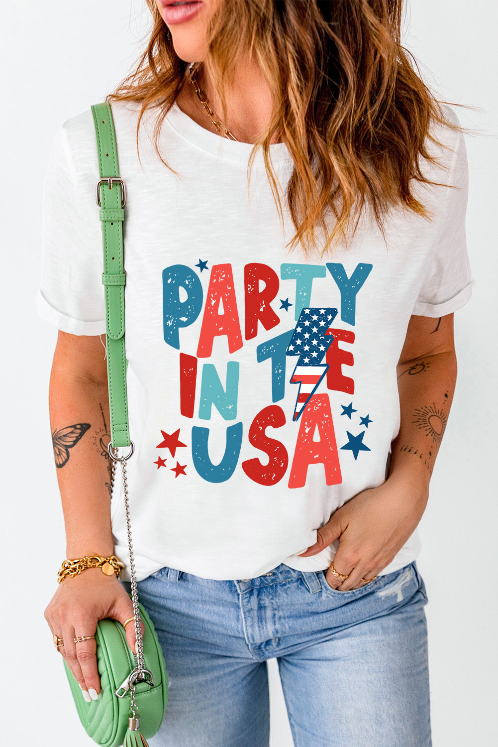 Party in the USA letter graphic round neck t-shirt close-up
