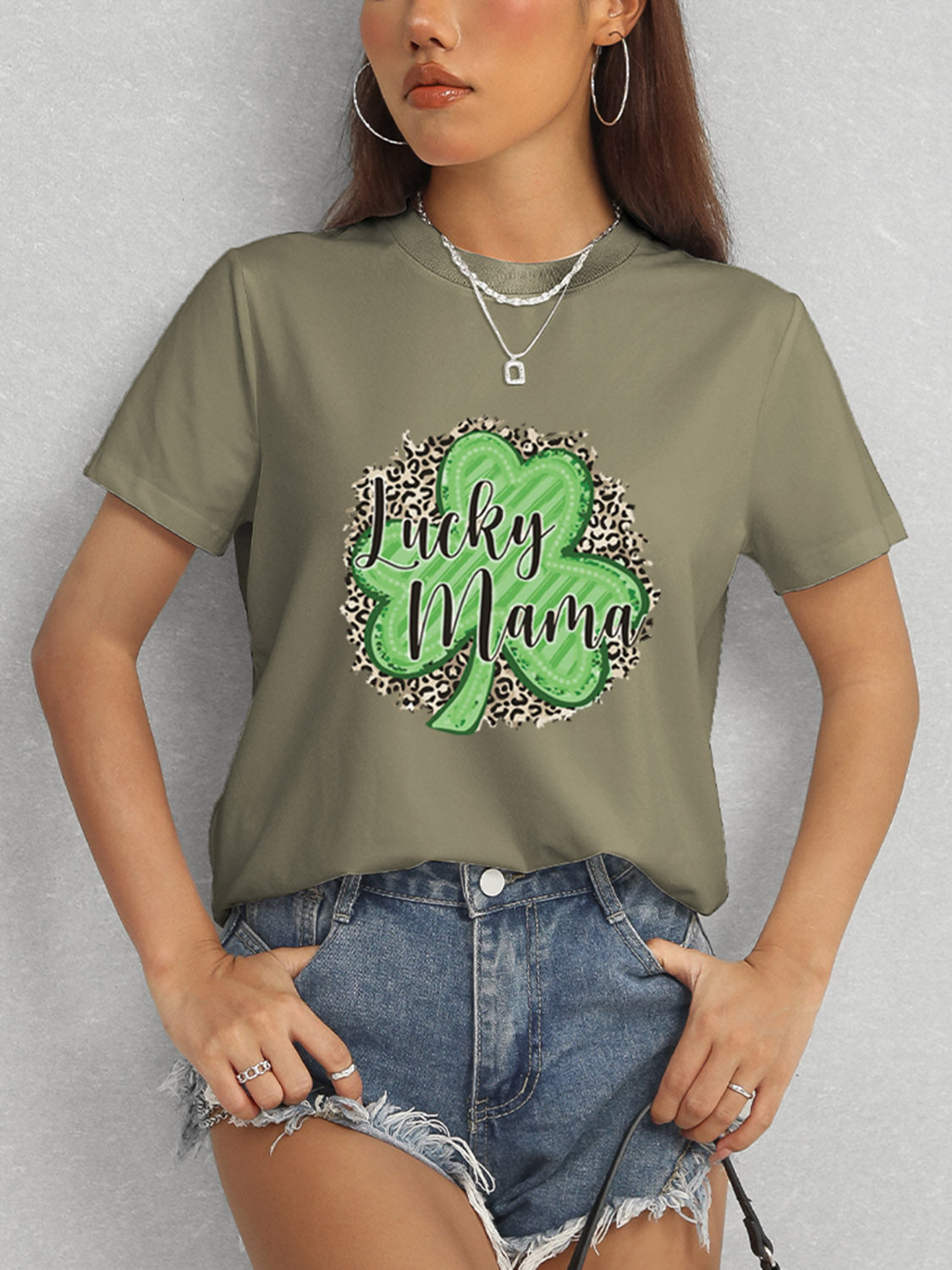 Casual look with olive green Lucky Mama t-shirt
