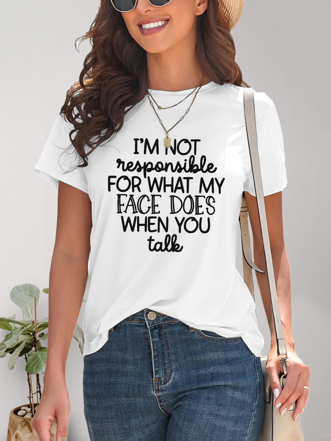 White round neck T-shirt with letter graphic