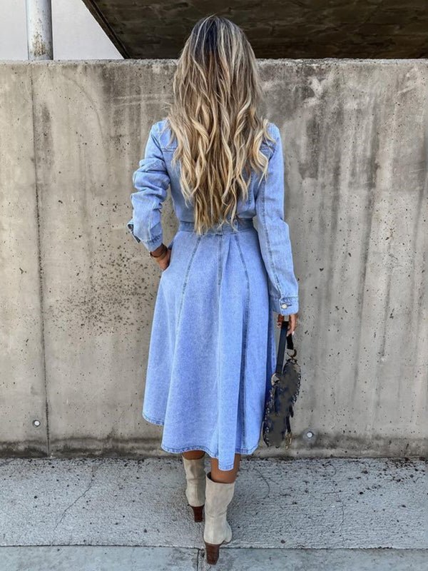 Lässiges Denim-Kleid mit hoher Taille und Taschenrevers