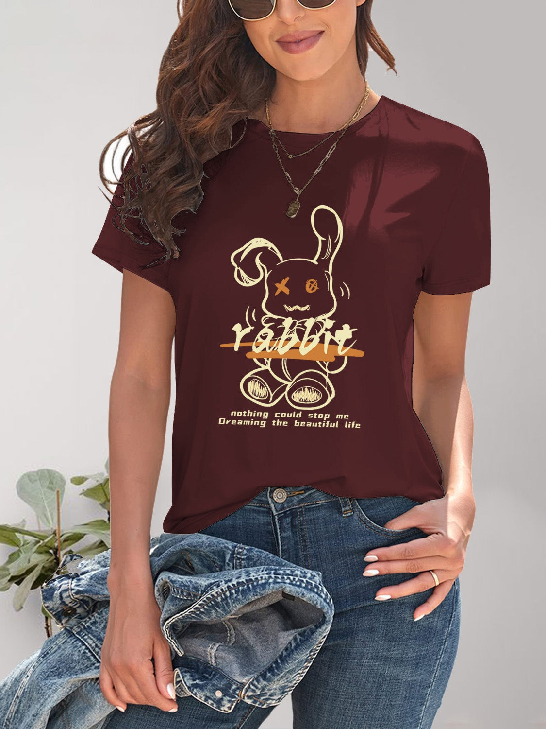 Maroon rabbit graphic round neck short sleeve t-shirt