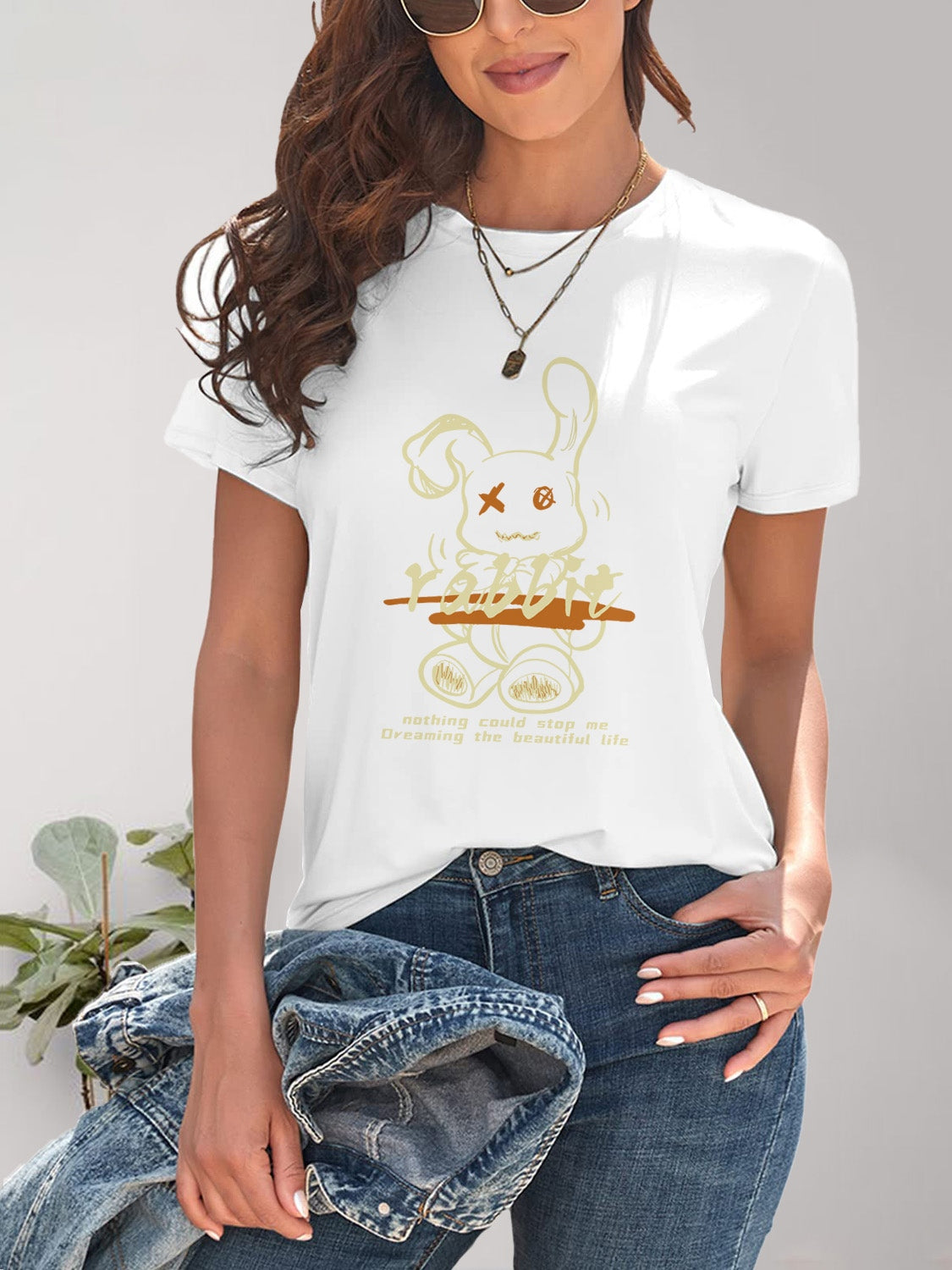 White rabbit graphic t-shirt with round neck and short sleeves
