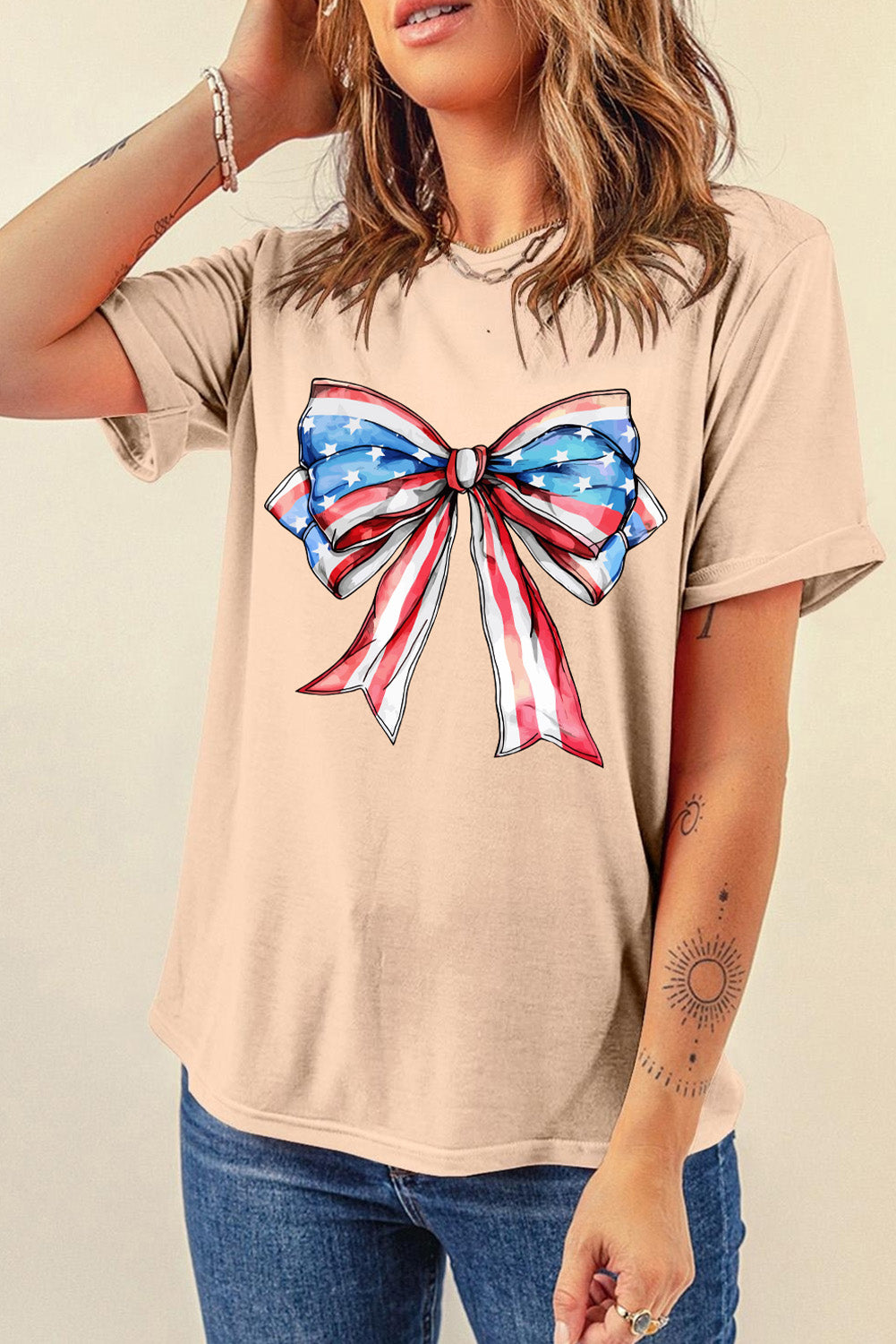 T-Shirt mit Rundhalsausschnitt und Schleife Grafik