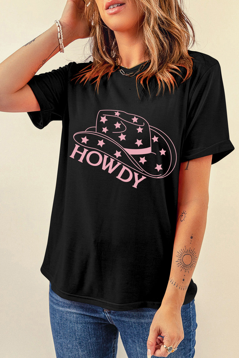 Black HOWDY round neck t-shirt with pink cowboy hat design