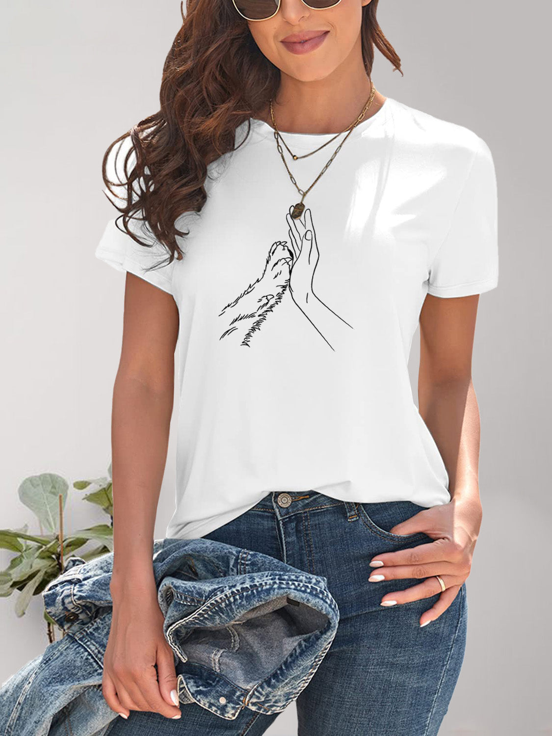 White graphic round neck short sleeve T-shirt