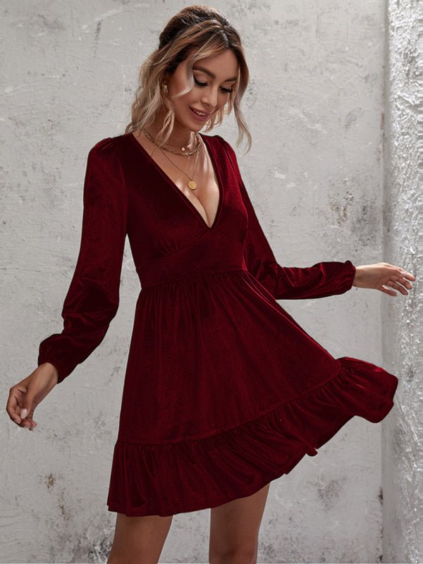 Goldenes Samt-Rüschenkleid mit tiefem V-Ausschnitt und Blasenärmeln aus Samt