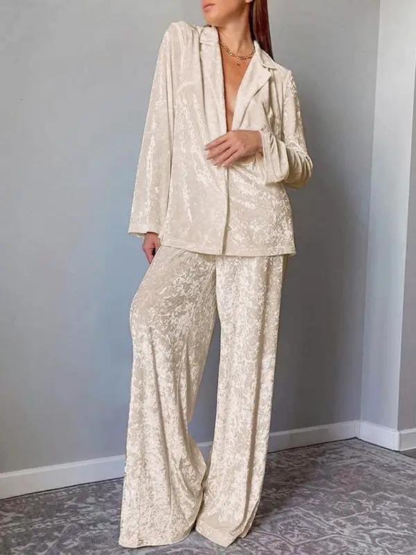 Beige velvet pajamas set with long sleeves and trousers