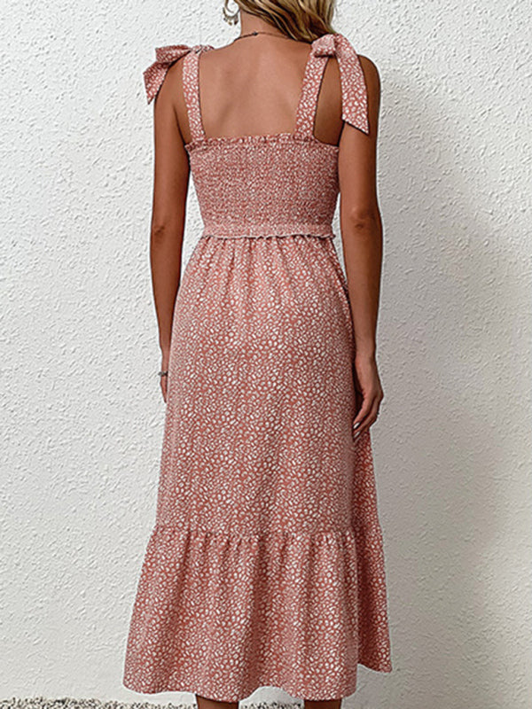 Rosafarbenes, geblümtes Unterkleid mit Rüschen und Bindeband