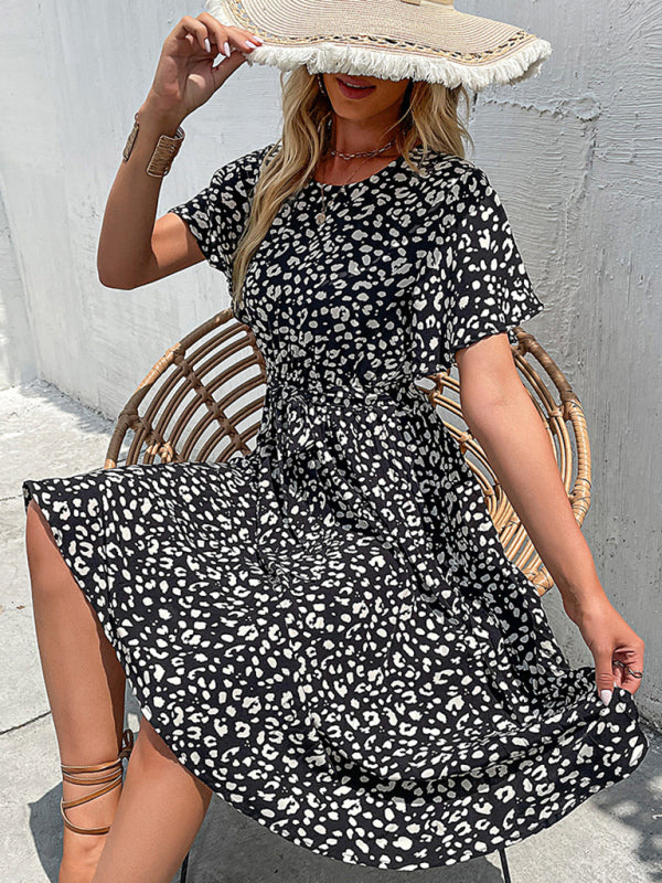Temperamentvolles schwarzes Retro-Blumenkleid für Damen