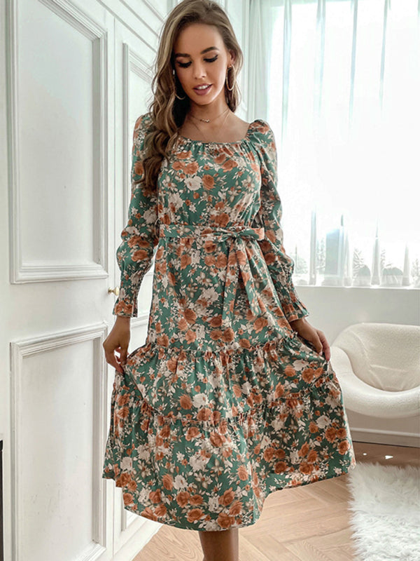 Gewebtes Kleid mit langen Ärmeln und Blumendruck