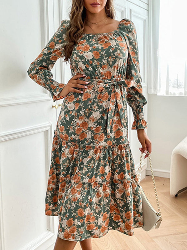 Gewebtes Kleid mit langen Ärmeln und Blumendruck