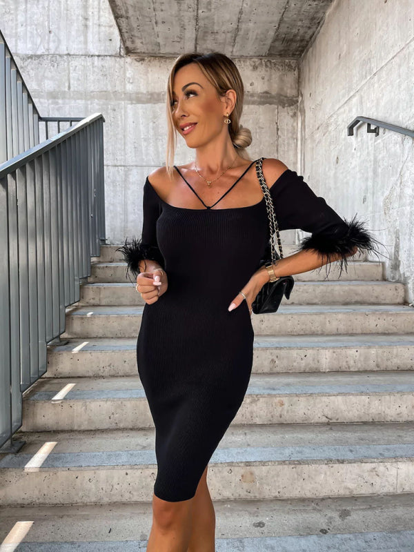 Robe tricotée sexy à manches en fourrure et col une ligne pour femmes
