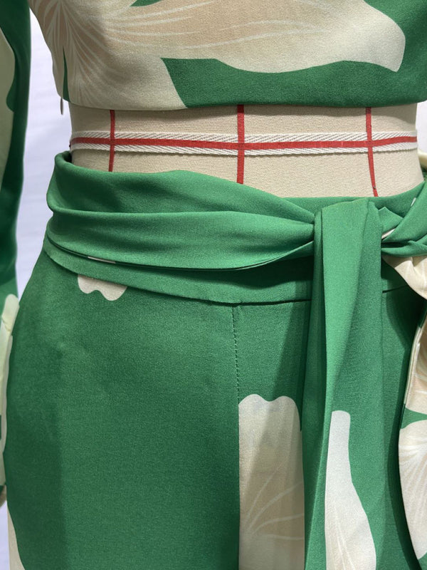 Zweiteiliges Set mit bedrucktem V-Ausschnitt, Laternenärmeln, kurzer Bluse, hoher Taille und Hose mit weitem Bein